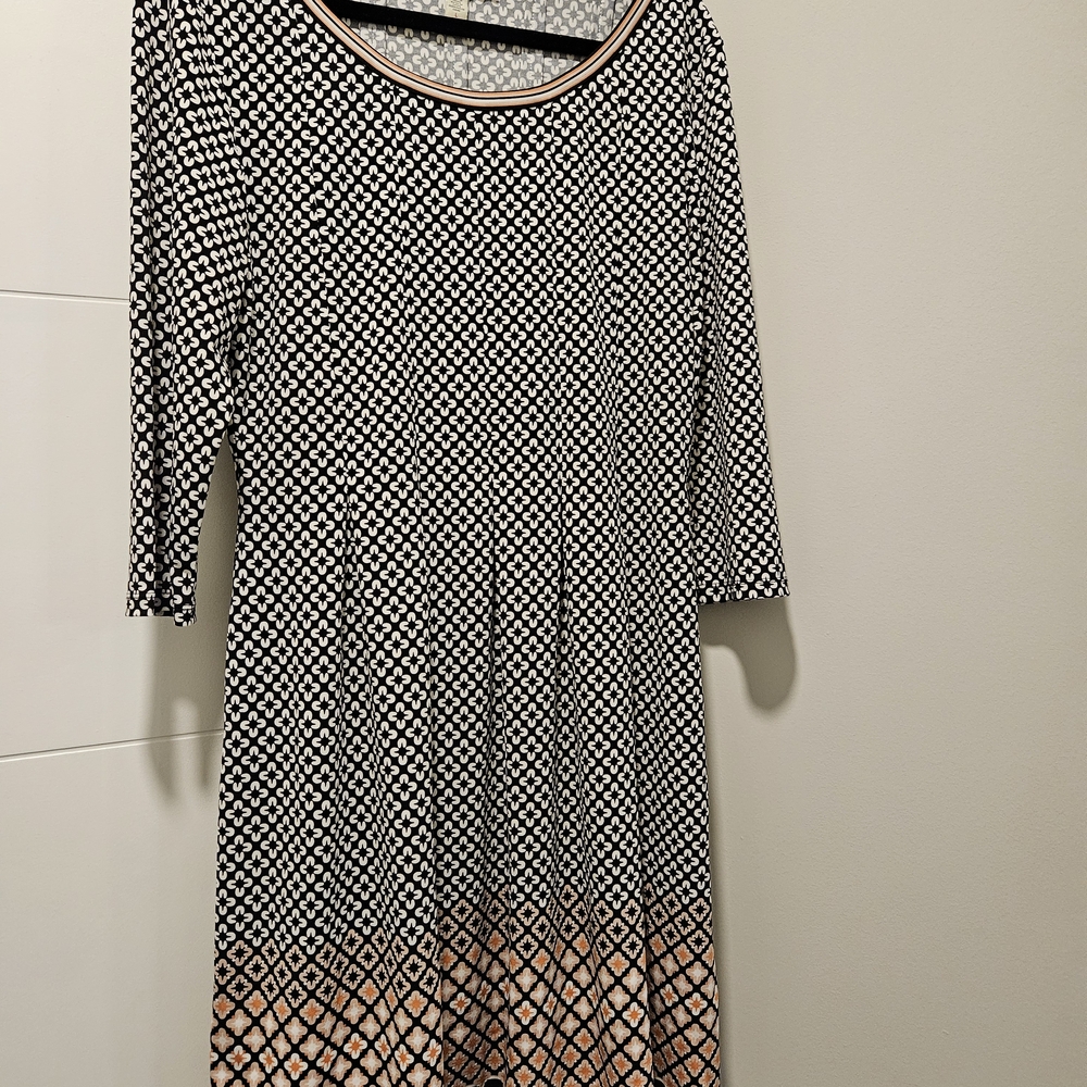 Lark & Ro Black and White Geometric Dress